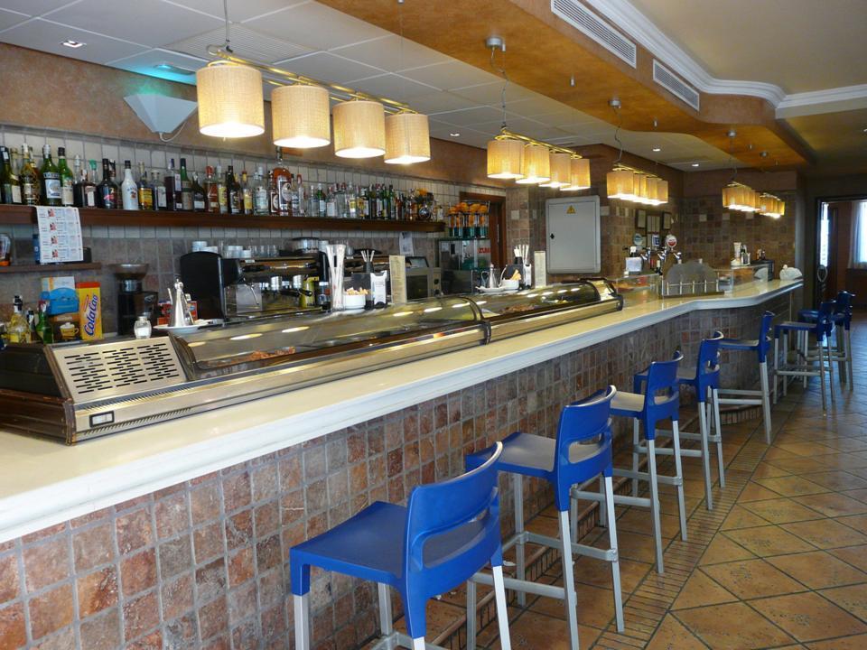 Hotel Restaurante El Tollo ウティエル エクステリア 写真