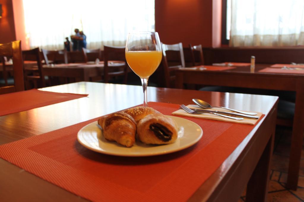 Hotel Restaurante El Tollo ウティエル エクステリア 写真