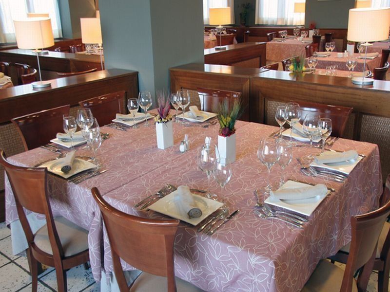 Hotel Restaurante El Tollo ウティエル エクステリア 写真